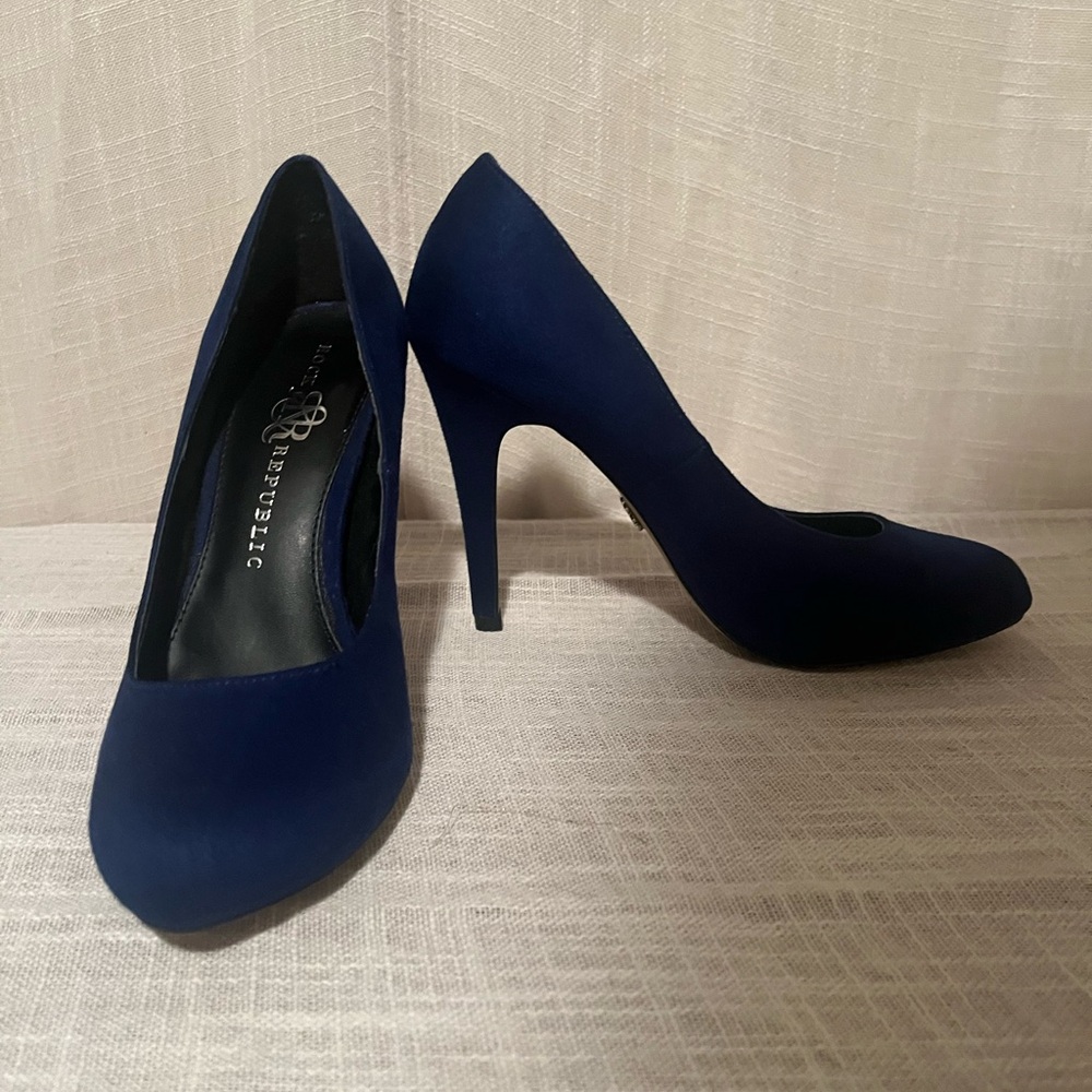Rock & Republic Blue Suede Stiletto Heels | Size 8.5 | Classic Pointed Toe Pumps